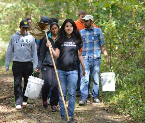 Students and faculty returning from sampling in an aquatic ecosystem